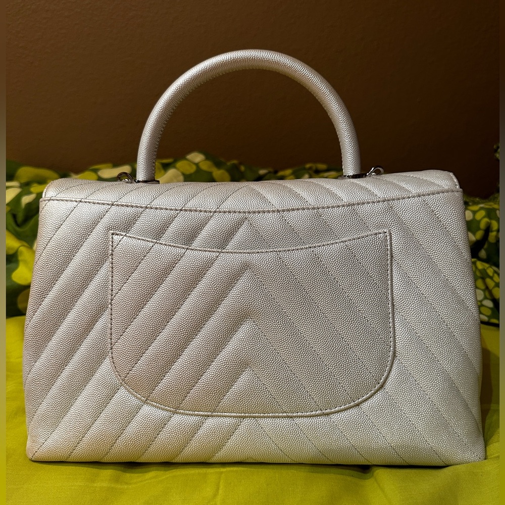 Chanel pearlescent white coco handle medium/large size. - Picture 5 of 16